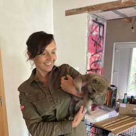 Bez zajímavosti není fakt, že si nenašla klíště, od kterého by nemoc mohla chytit. Nicméně jak se dověděla později, chorobu mohou přenášet i nymfy klíšťat, které jsou pro lidské oko prakticky nepostřehnutelné a po nasátí z těla samy odpadnou. Takto se nejspíš během březnové vycházky se psem na Valašsku nakazila i Barbora.