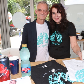 Ivan Trojan a ředitelka Klubu cystické fibrózy Mgr. Simona Zábranská.