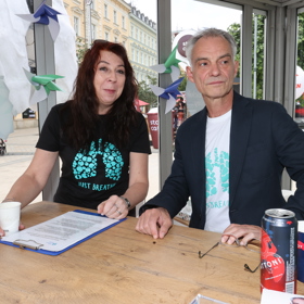 Ivan Trojan navštívil stánek Klubu cystické fibrózy v průběhu filmového festivalu v Karlových Varech. 