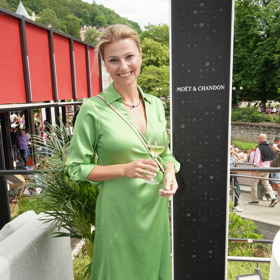 Jitka Kocurová předvedla jednoduché zelené šaty z konfekce.