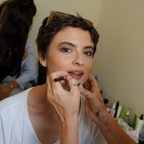 Herečka Eva Podzimková hovořila s Lifee.cz přímo během příprav na jeden z karlovarských večírků.