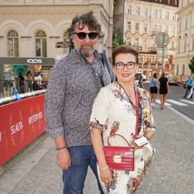 Dvojice, která si také užívá festival v Karlových Varech s nadšením. Herečka Dana Morávková a klavírista Petr Malásek.