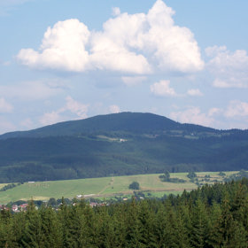 Německý název Gírové zní Girowa, ale také i Hexenberg. Znamená to snad, že na této hoře rejdily i čarodějnice?