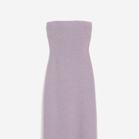 A stejně tak umí trendy odstín příjemně proměnit matný úplet. (H&M, 1 299 Kč)