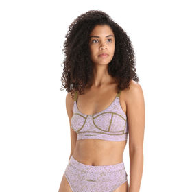 Funkční prádlo nemusí plnit jen sportovní úlohu. Merino materiál oceníte i na běžně nošeném negližé. (Icebreaker, kalhotky 999 Kč, podprsenka 1 599 Kč)