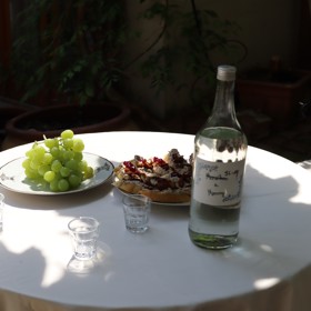 Veronika Petruchová pochází z Moravy, o návštěvy je tedy královsky postaráno. Slivovici jí posílá tatínek.