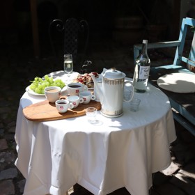 Pohoštění dělá Veronika Petruchová vždy velké a bohaté, jídla musejí být sytá.