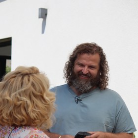 Talk show Na kafeečko s Josefem Maršálkem se natáčela přímo u něj doma.