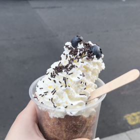 Trdelník na nás bohužel dlouho čekal, tudíž byl studený, tvrdý a oschlý. Chuťově byl v pořádku. 