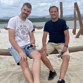 Prokop Seif doporučuje, abychom s sebou všude brali gumové rukavice. Ty nás totiž při poskytování první pomoci chrání před tělesnými tekutinami pacienta a tím možnou nákazou. Šikovné je nosit je ve žluté krabičce z Kinder vajíčka.