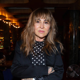 Vlasy v přírodním odstínu překvapila Kaira Hrachovcová už v dubnu letošního roku na vyhlášení ankety Českého rozhlasu Neviditelný herec století.