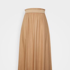 Pro vyšší postavu. Řada s přídomkem Tall disponuje pár centimetry v délce navíc. (Only Tall, 699 Kč)