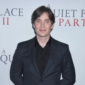 Herec Cillian Murphy ztvárnil v životopisném dramatu Oppenheimer roli hlavního hrdiny, "otce" atomové bomby J. Roberta Oppenheimera. Ten byl kromě svého nejslavnějšího vynálezu známý také vychrtlou postavou.