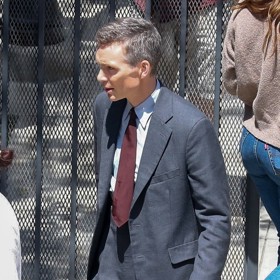 Cillian se proto na roli poctivě chystal pět měsíců, a to nejen po psychické, ale i fyzické stránce. Například musel dramaticky zhubnout, aby jeho postava odpovídala té fyzikově.