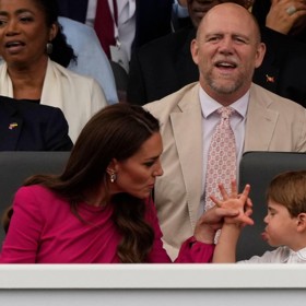 Princ Louis, nejmladší potomek Kate a Williama, je pěkně rozverný kluk, který na veřejnosti často a bez zábran dává najevo, co si o plnění královských povinností myslí. Maminka tak s ním má spoustu starostí.