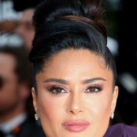 Mexická herečka Salma Hayek se vzdor pěti křížkům na krku chlubí obličejem bez jediné vrásky. Nestojí za tím ale botox, jak by se na první pohled mohlo zdát. Ten totiž tmavovlasá kráska striktně odmítá.