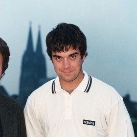 Ze skupiny Take That odešel a začalo jeho rebelské období plné alkoholu a drog. S tím přicházela i první kila navíc.