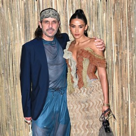 Ponožky v sandálech je možné vynést jako extravagantní módní kousek. 