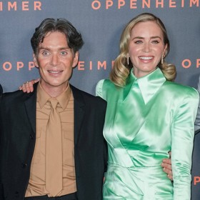 Cillianova filmová kolegyně Emily Blunt (vpravo) na herce práskla, že kvůli roli jedl jednu mandli nebo tenký plátek jablka denně.