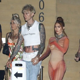 Rapper zjevně počítal s tím, že ze svých značkových spodků předvede víc než jen lem s logem. To herečka dle nezvykle cudné pózy v šatech od návrháře Jeana-Paula Gaultiera odhalila víc, než možná sama chtěla.