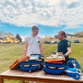 Aktuálně se věnují zdravotním komplikacím, které nás nejčastěji mohou postihnout v létě - ať už jde o úrazy ze sluníčka či tepla, sportovní úrazy nebo tonutí.