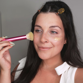 Naneste lehký make-up pod kterým by vám neměla chybět SPF ochrana.  