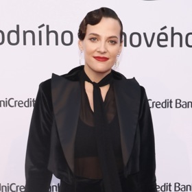 Wet look s pokládanou vlnou Kateřiny Sokolové. 