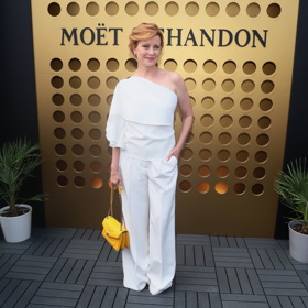 Jitka Schneiderová na večírku Möet & Chandon přišla v bílém modelu a sepnutých vlasech. 