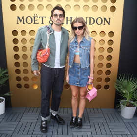 Emma Smetana a Jordan Haj na filmovém festivalu v Karlových Varech překvapili dámskými kabelkami.