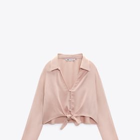 Zkrácená blůza. (Zara, 599 Kč)