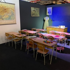 Žáci zcela spoléhali na učebnice nebo školní pomůcky rozvěšené na zdech.