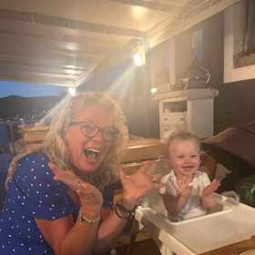 Vnučka Melánie dělá Lucii Benešové velkou radost.