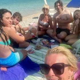 Do Chorvatska vzala Lucie Benešová celou svoji rodinu.