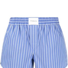 Napodobit ji můžete pořízením luxusních trenkových šortek Alexander Wang. (7 000 Kč)