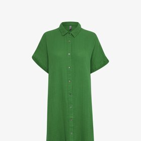 Dlouhé mušelínové šaty s košilovým límečkem. (Culture, 1 730 Kč)