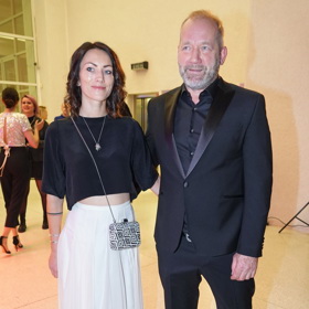 Krásná Anna je od Davida Kollera mladší téměř o tři desetiletí.