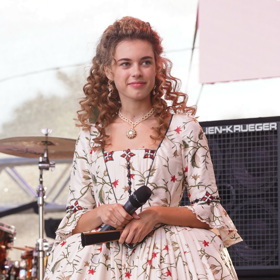 Anna Dvořáková prý měla z příchodu před novináře velkou trému. 