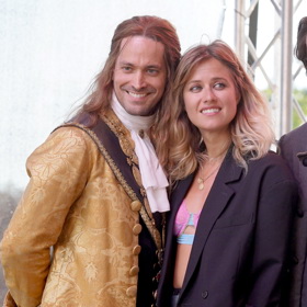 Robert Urban nosí kvůli nové roli slušivou paruku z pravých lidských vlasů.