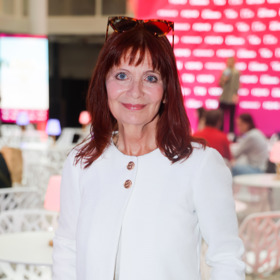 U Ljuby Krbové se Honzovi Kořínkovi líbí jak délka vlasů, tak i jejich barva. "Co bych ale změnil, je ofina – nelíbí se mi tato řídká, krátká a rozpramínkovaná verze. Ljuba určitě nosila ofiny delší, hustší a ty byly za mě mnohem slušivější. K tomu bych se vrátil," radí Kořínek.