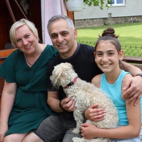 Zpěvák Vlasta Horváth s manželkou Markétou a starší dcerou Lindou. Mladší Bětuška nebyla během naší návštěvy doma.