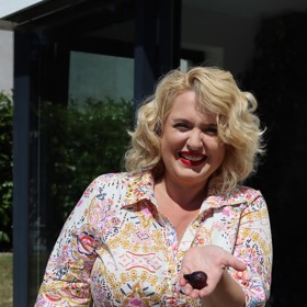 Najít mezi nimi můžeme také fíkovníky, které pravidelně plodí. Josef Maršálek nabídnul čerstvý fík také moderátorce pořadu Na kafeečko Milušce Bittnerové.