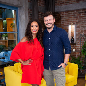 Televizní partnerkou Romana Staši je exotická Rebecca Diatilová, která je reportérkou pořadu Život ve hvězdách.