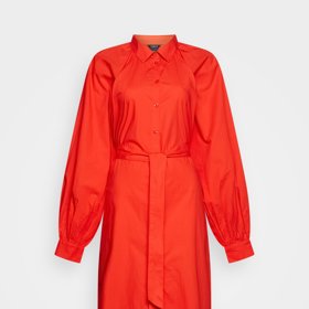 Šaty, H&M. (999 Kč)