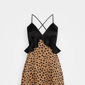 Koktejlové šaty, Never Fully Dressed, 2 890 Kč.