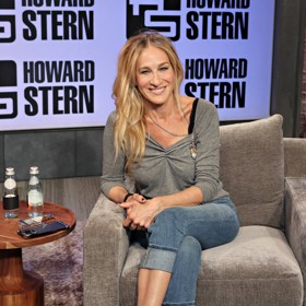 Hrdinka Sexu ve městě Sarah Jessica Parker je fanynkou přirozeného stárnutí. Nechodí na botox a podle svých slov v talk show Howarda Sterna prošvihla i facelift. Co však nepodceňuje, je péče o pleť, kterou má i na prahu šedesátky pořád mladistvou.