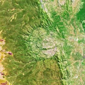 5. Kráter Luizi na jihovýchodě Demokratické republiky Kongo.