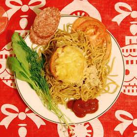 4. Rusko: významnějším dnem je Silvestr, během nějž si Rusové pochutnávají na těstovinách s vepřovým masem, sýrem, uzeninou a zeleninou.