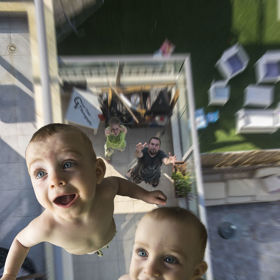 5. „Když tě mamka s taťkou vyhodí příliš vysoko.“