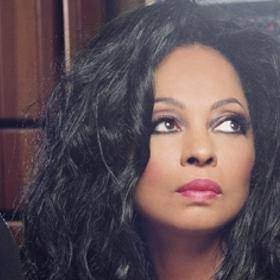 Nepřehlédnutelné háro i vystupování s kapelou The Supremes: To všechno zpěvačku Dianu Ross vystřelilo na vrchol