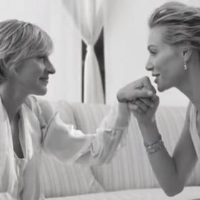 Lesbická moderátorka je miláčkem Ameriky: Ellen DeGeneres baví svět ve své show a bojuje proti AIDS